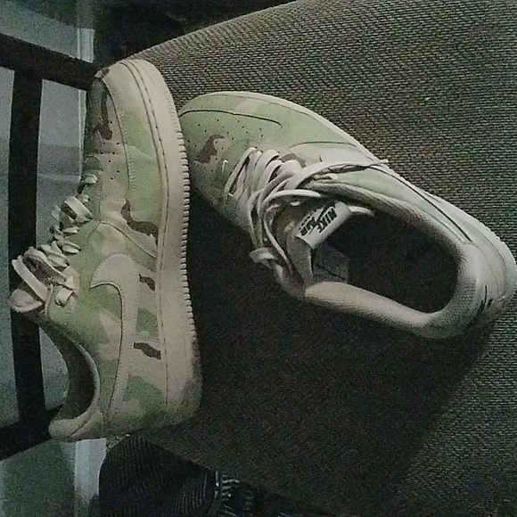 Shoes - Picture 5 of 7